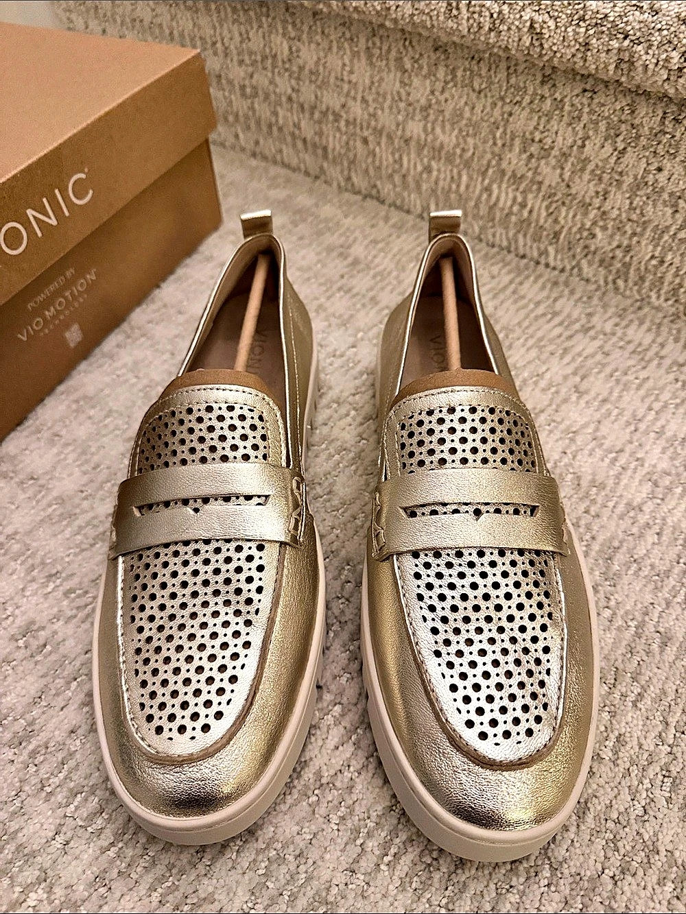 Vionic Uptown Perf Loafer Gold US 11 W New